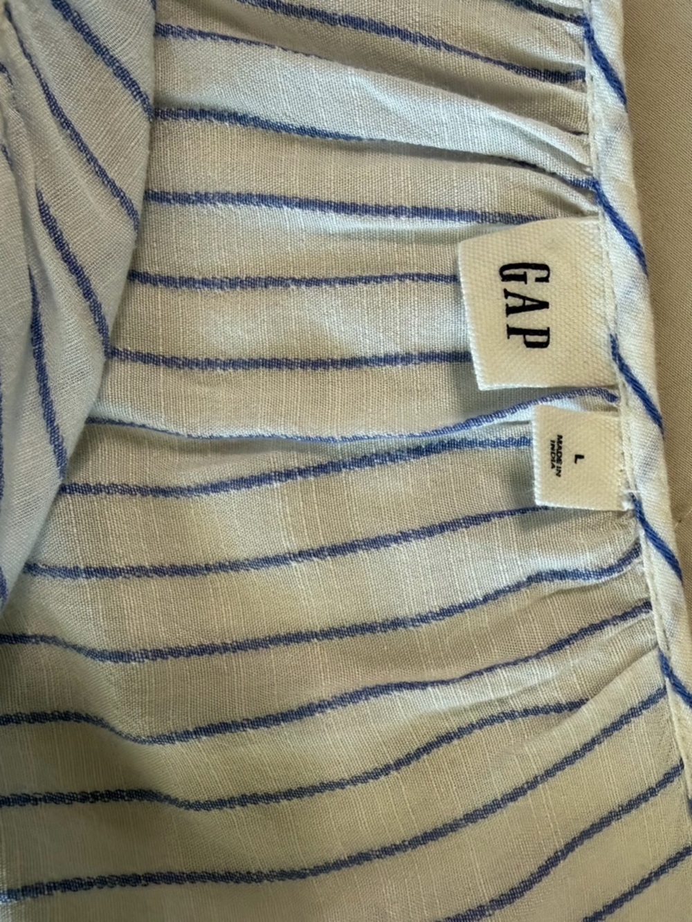 GAP Relaxed Split-Neck Shirred Blouse for Women, Size Large - Picture 7 of 9